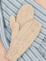 Hayfield 16 Favourite Aran Knits Book 527